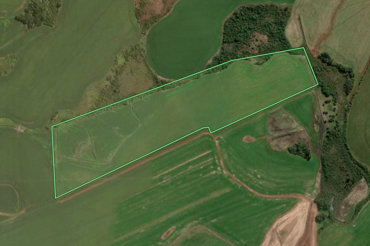 Imagem de satélite do imóvel rural em Barracão (RS), com o contorno declarado no CAR desenhado por cima.