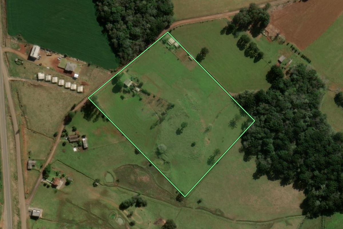 Imagem de satélite do imóvel rural em Barracão (RS), com o contorno declarado no CAR desenhado por cima.