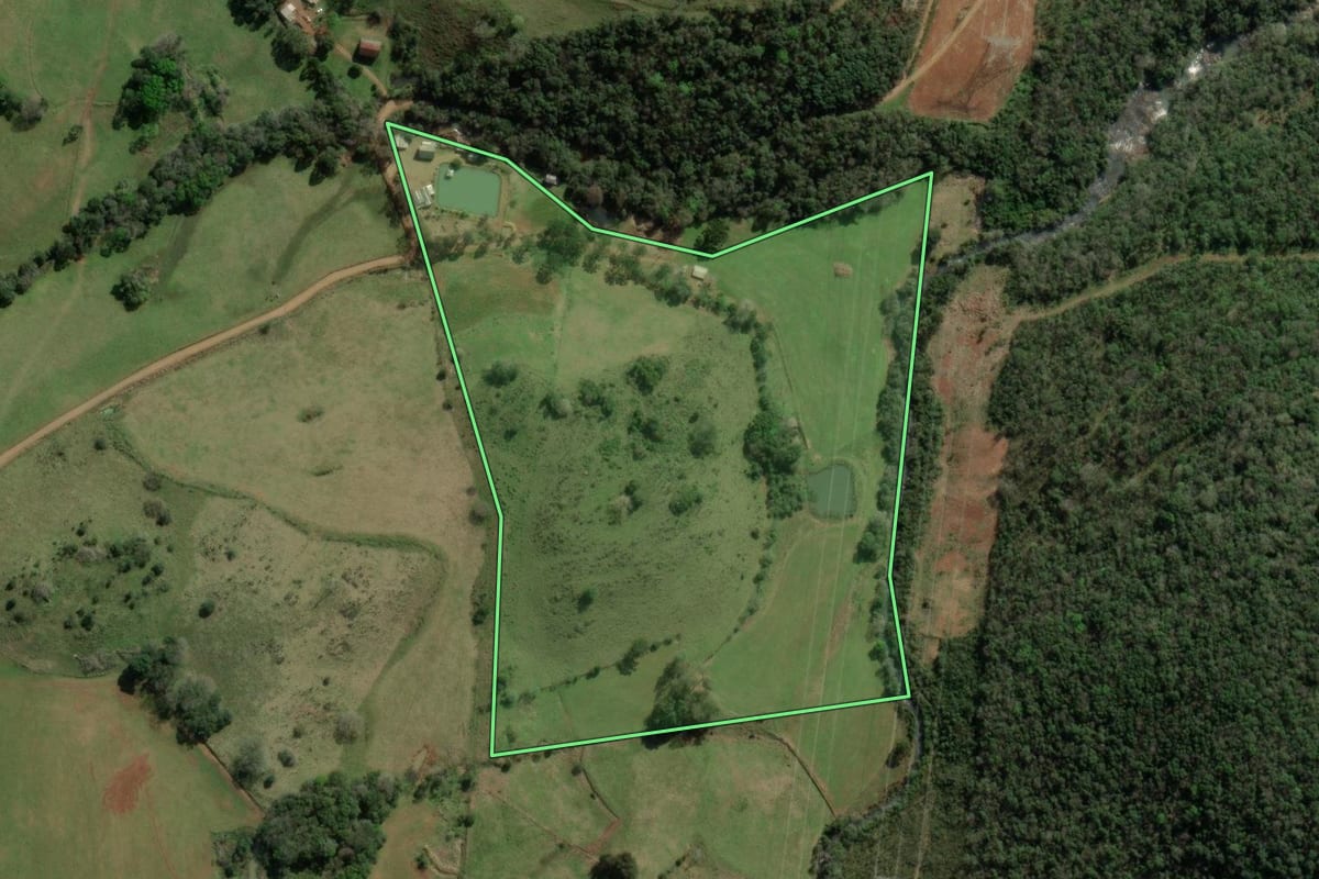 Imagem de satélite do imóvel rural em Barracão (RS), com o contorno declarado no CAR desenhado por cima.