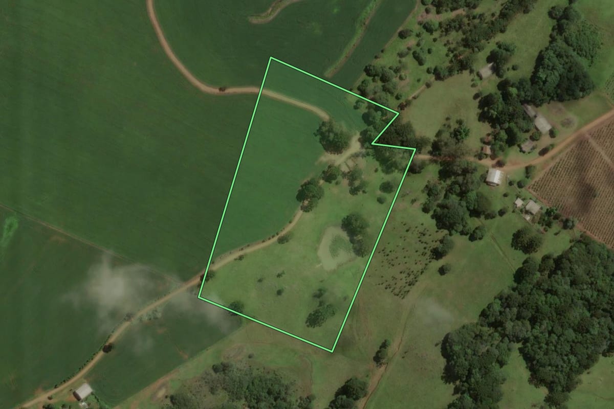 Imagem de satélite do imóvel rural em Barracão (RS), com o contorno declarado no CAR desenhado por cima.