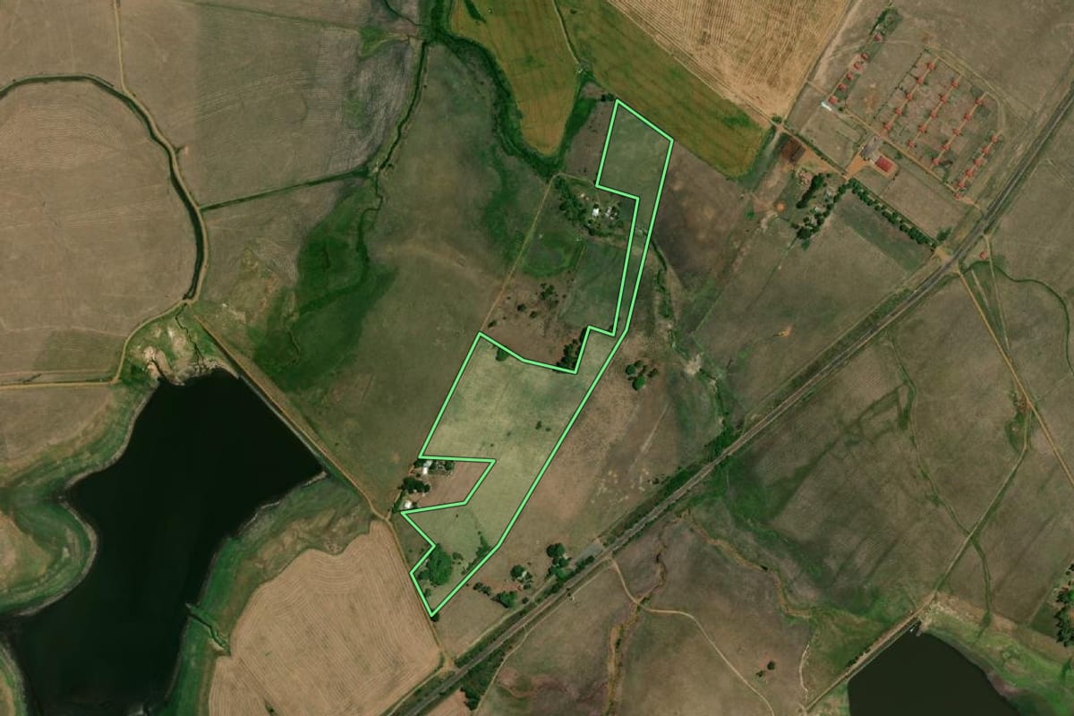 Imagem de satélite do imóvel rural em Barra do Quaraí (RS), com o contorno declarado no CAR desenhado por cima.