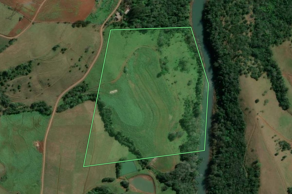 Imagem de satélite do imóvel rural em Barra do Rio Azul (RS), com o contorno declarado no CAR desenhado por cima.