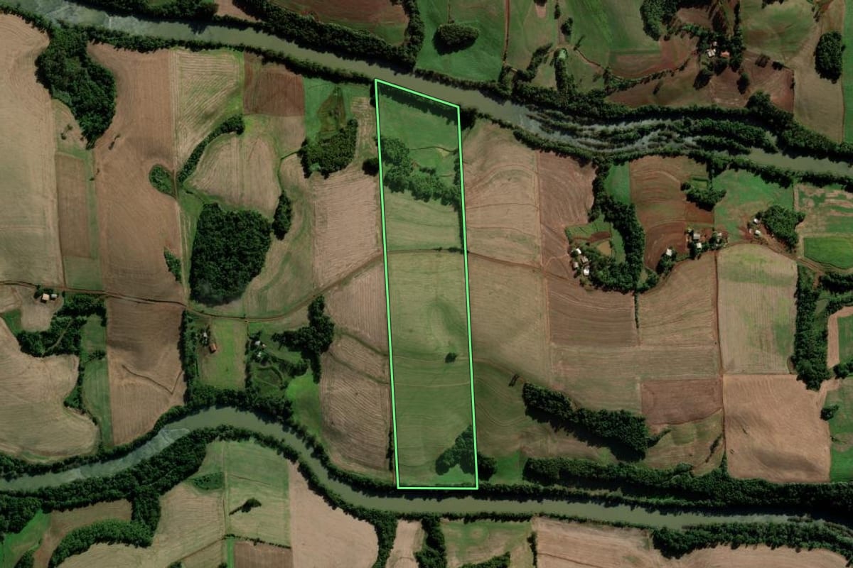 Imagem de satélite do imóvel rural em Barra Funda (RS), com o contorno declarado no CAR desenhado por cima.