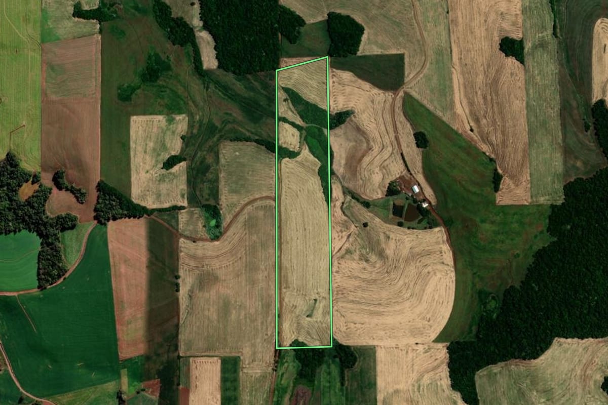 Imagem de satélite do imóvel rural em Barra Funda (RS), com o contorno declarado no CAR desenhado por cima.