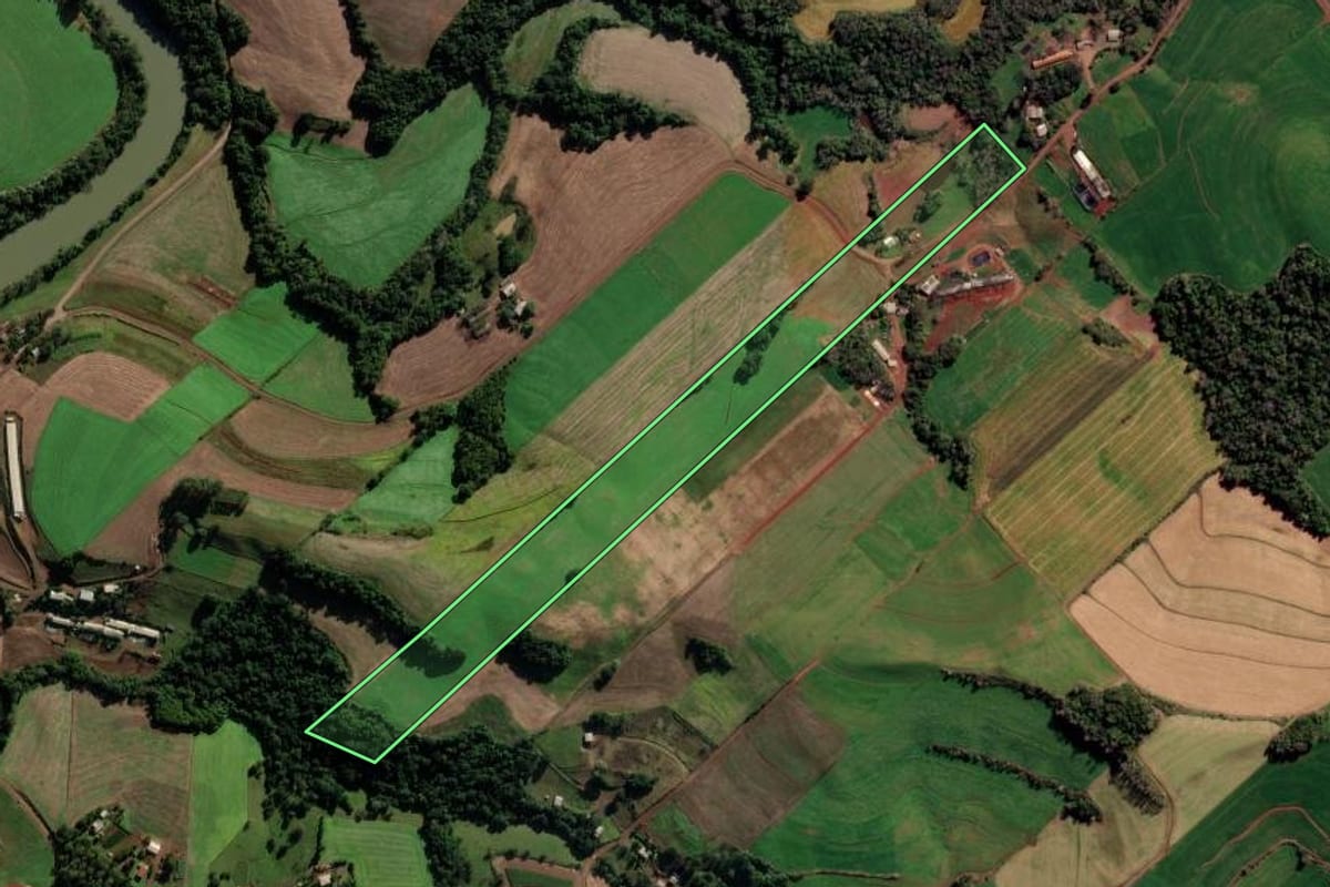 Imagem de satélite do imóvel rural em Barra Funda (RS), com o contorno declarado no CAR desenhado por cima.