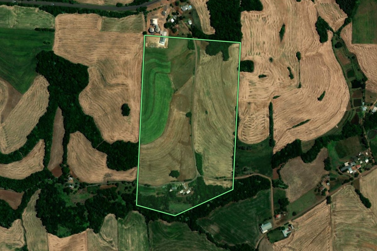 Imagem de satélite do imóvel rural em Barra Funda (RS), com o contorno declarado no CAR desenhado por cima.