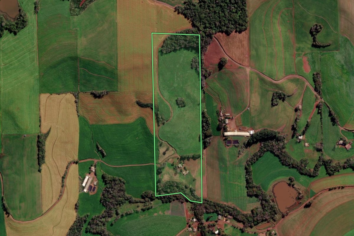 Imagem de satélite do imóvel rural em Barra Funda (RS), com o contorno declarado no CAR desenhado por cima.