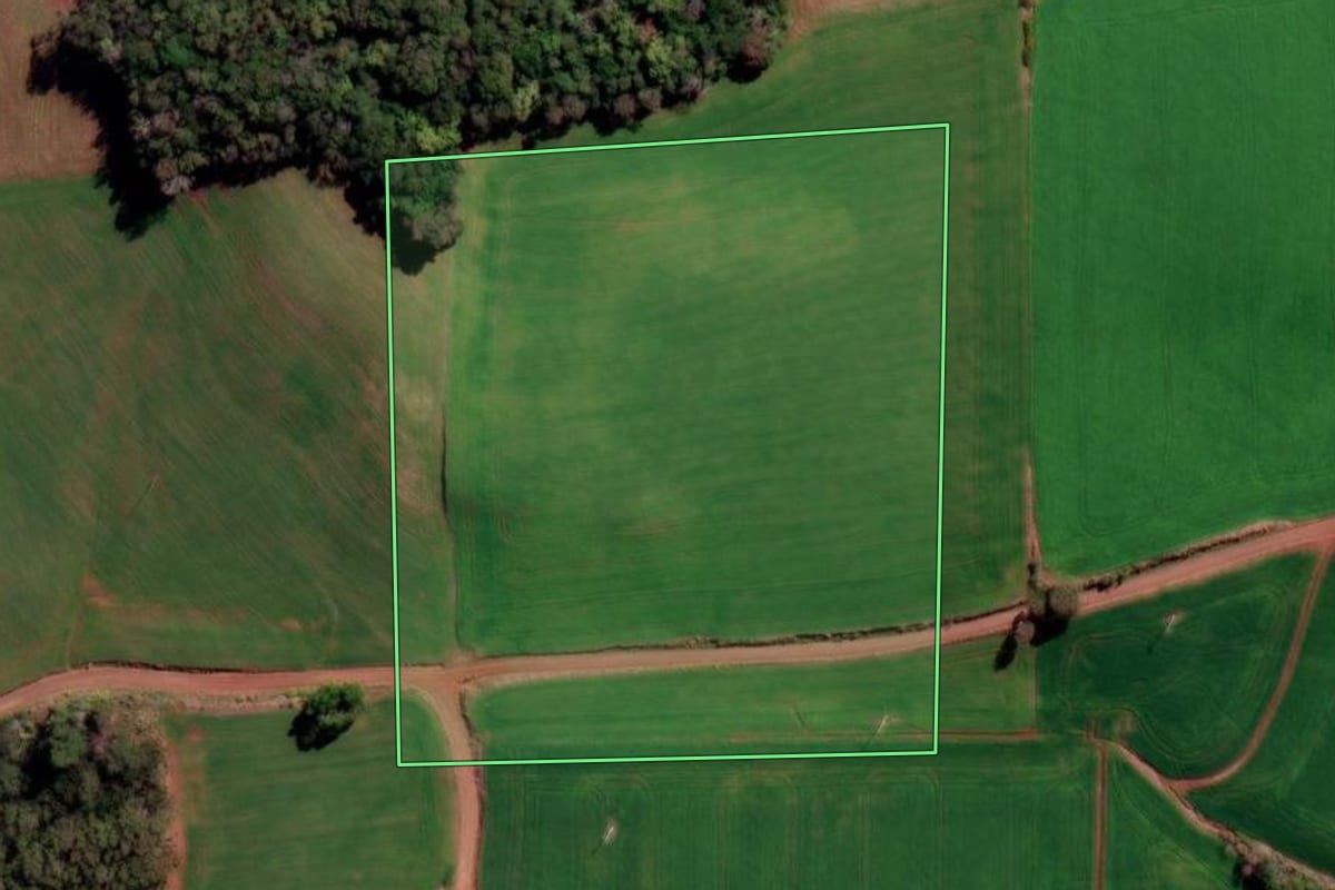 Imagem de satélite do imóvel rural em Barra Funda (RS), com o contorno declarado no CAR desenhado por cima.