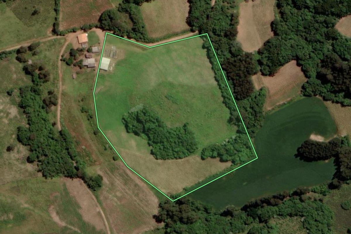 Imagem de satélite do imóvel rural em Barros Cassal (RS), com o contorno declarado no CAR desenhado por cima.