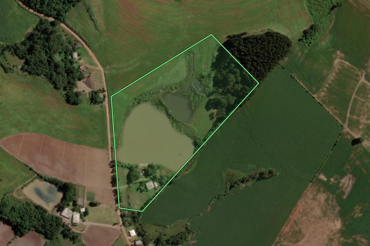 Imagem de satélite do imóvel rural em Barros Cassal (RS), com o contorno declarado no CAR desenhado por cima.