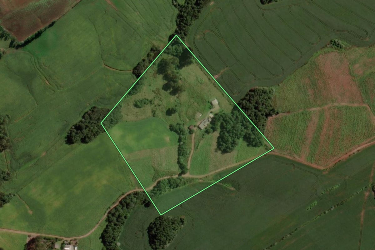 Imagem de satélite do imóvel rural em Barros Cassal (RS), com o contorno declarado no CAR desenhado por cima.