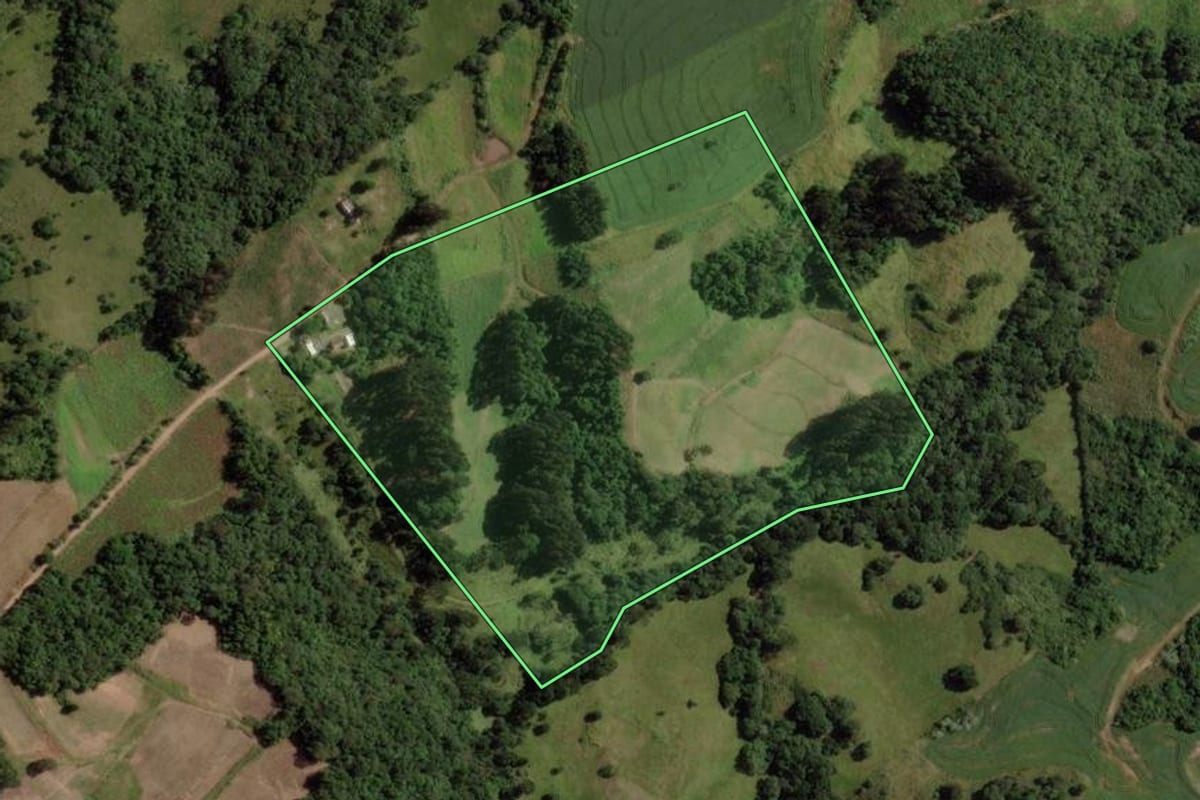 Imagem de satélite do imóvel rural em Barros Cassal (RS), com o contorno declarado no CAR desenhado por cima.