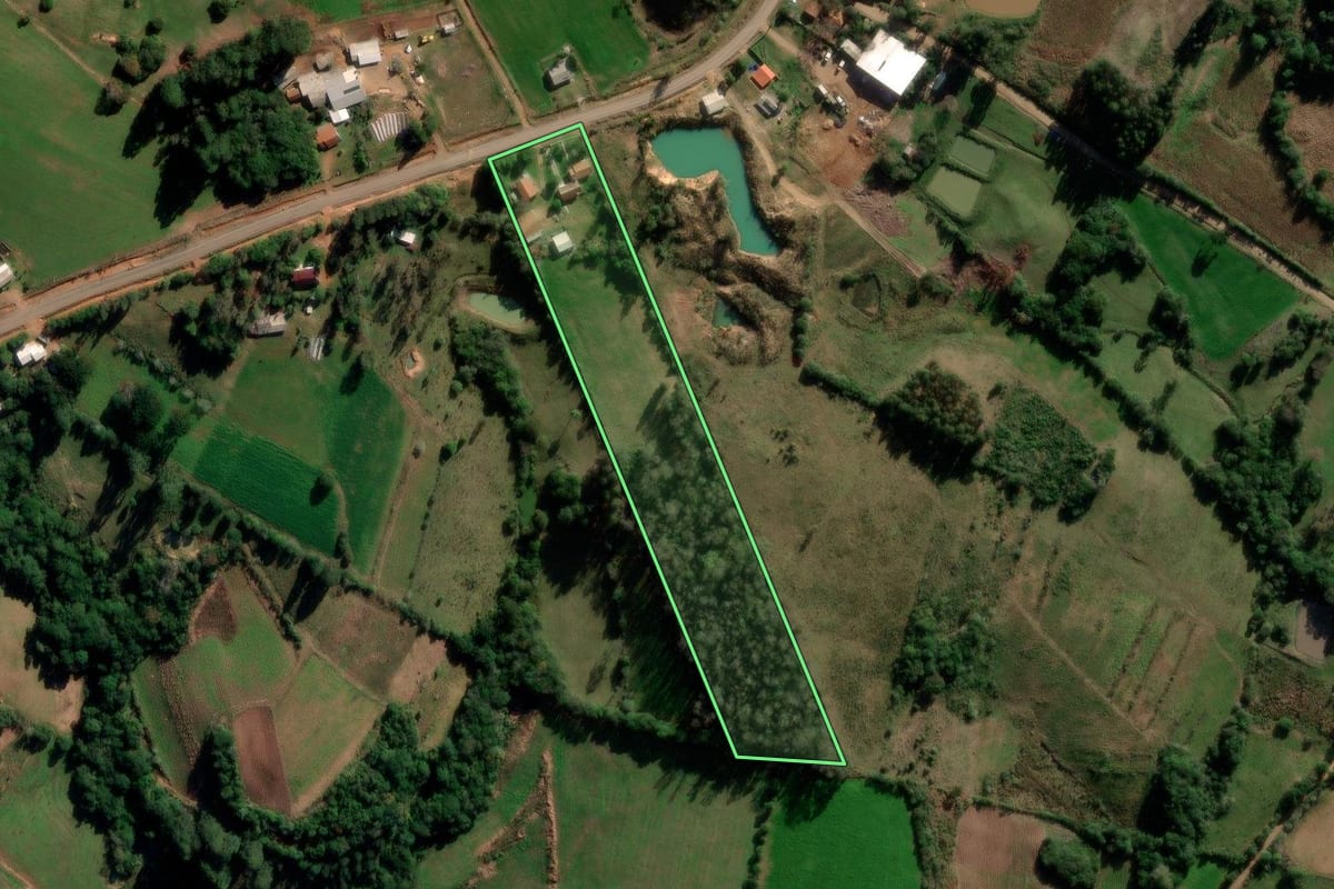 Imagem de satélite do imóvel rural em Barros Cassal (RS), com o contorno declarado no CAR desenhado por cima.