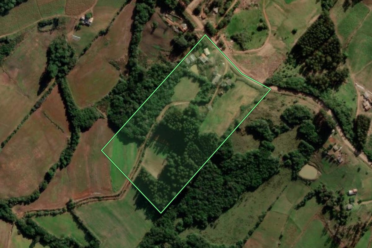 Imagem de satélite do imóvel rural em Barros Cassal (RS), com o contorno declarado no CAR desenhado por cima.