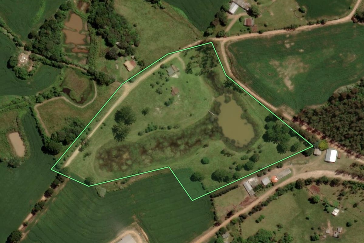Imagem de satélite do imóvel rural em Barros Cassal (RS), com o contorno declarado no CAR desenhado por cima.