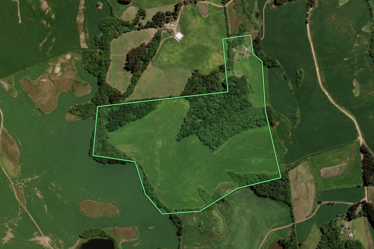 Imagem de satélite do imóvel rural em Barros Cassal (RS), com o contorno declarado no CAR desenhado por cima.