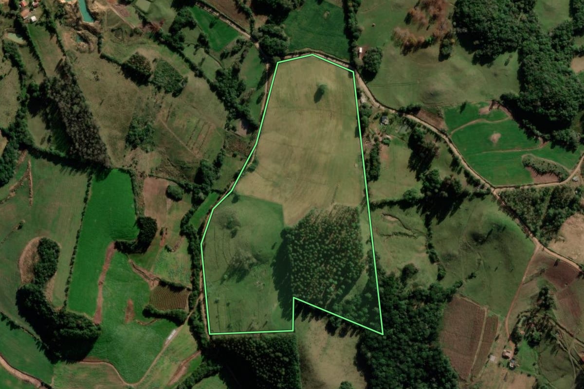 Imagem de satélite do imóvel rural em Barros Cassal (RS), com o contorno declarado no CAR desenhado por cima.