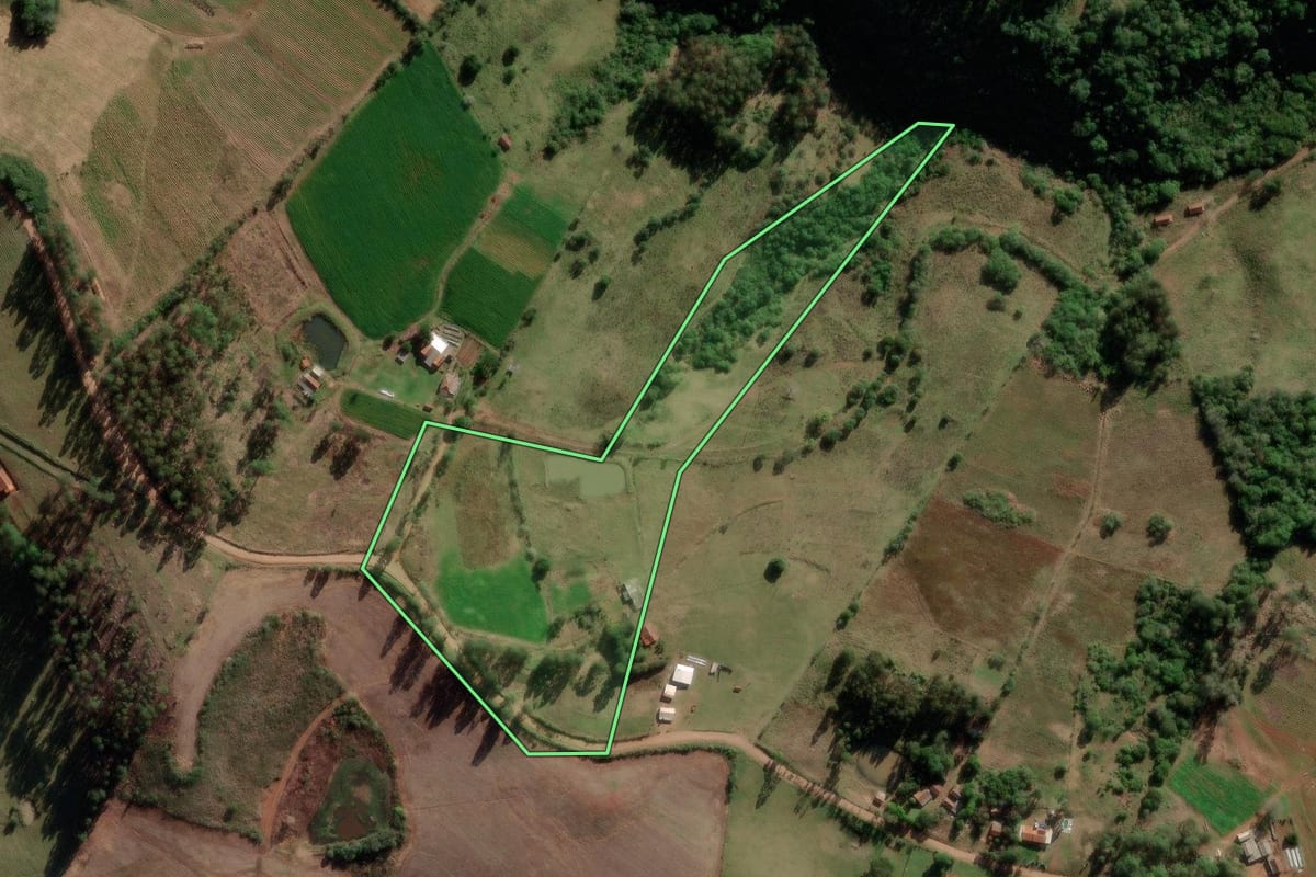 Imagem de satélite do imóvel rural em Barros Cassal (RS), com o contorno declarado no CAR desenhado por cima.