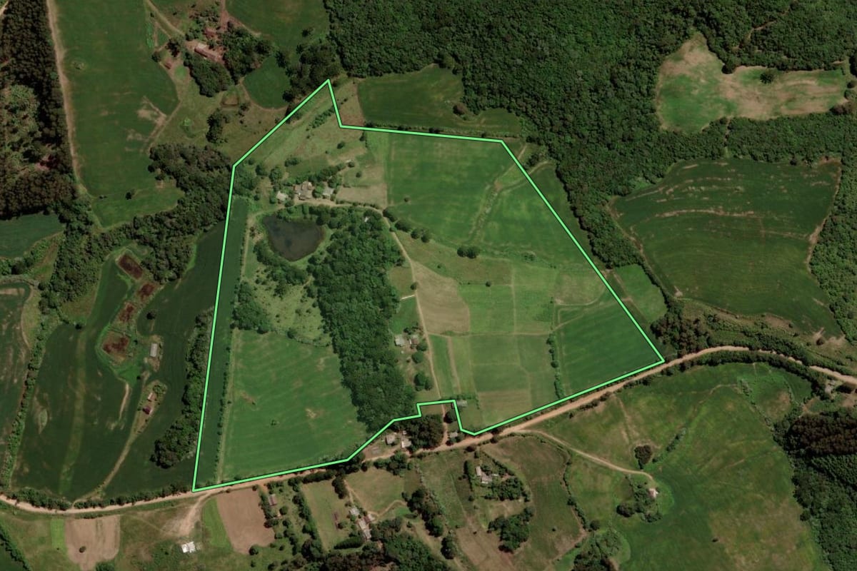 Imagem de satélite do imóvel rural em Barros Cassal (RS), com o contorno declarado no CAR desenhado por cima.