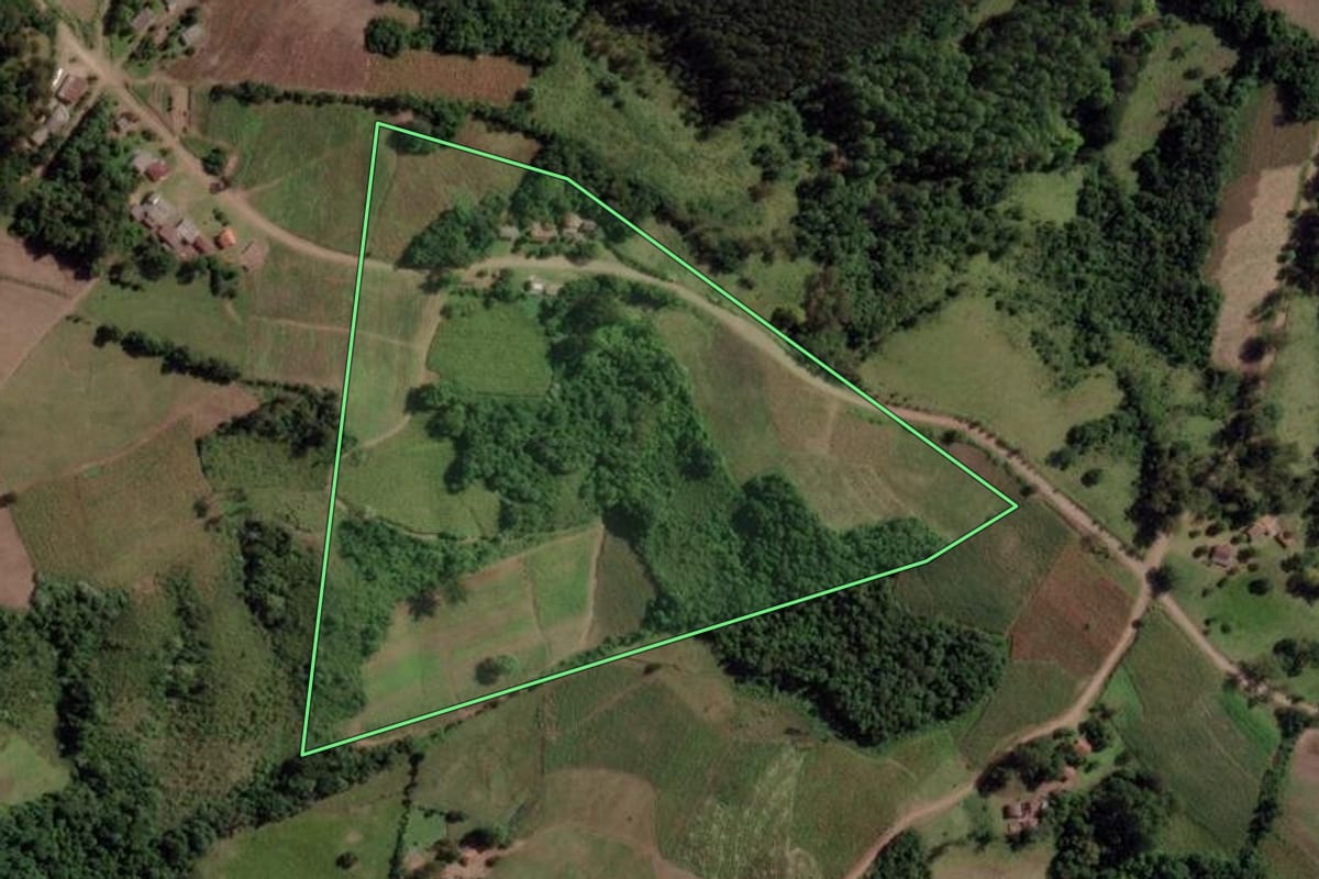 Imagem de satélite do imóvel rural em Barros Cassal (RS), com o contorno declarado no CAR desenhado por cima.
