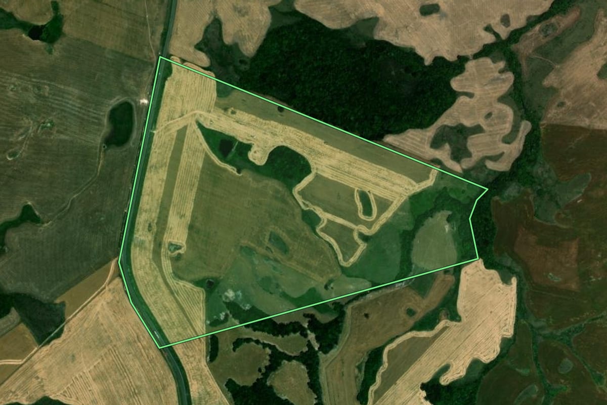 Imagem de satélite do imóvel rural em Barros Cassal (RS), com o contorno declarado no CAR desenhado por cima.