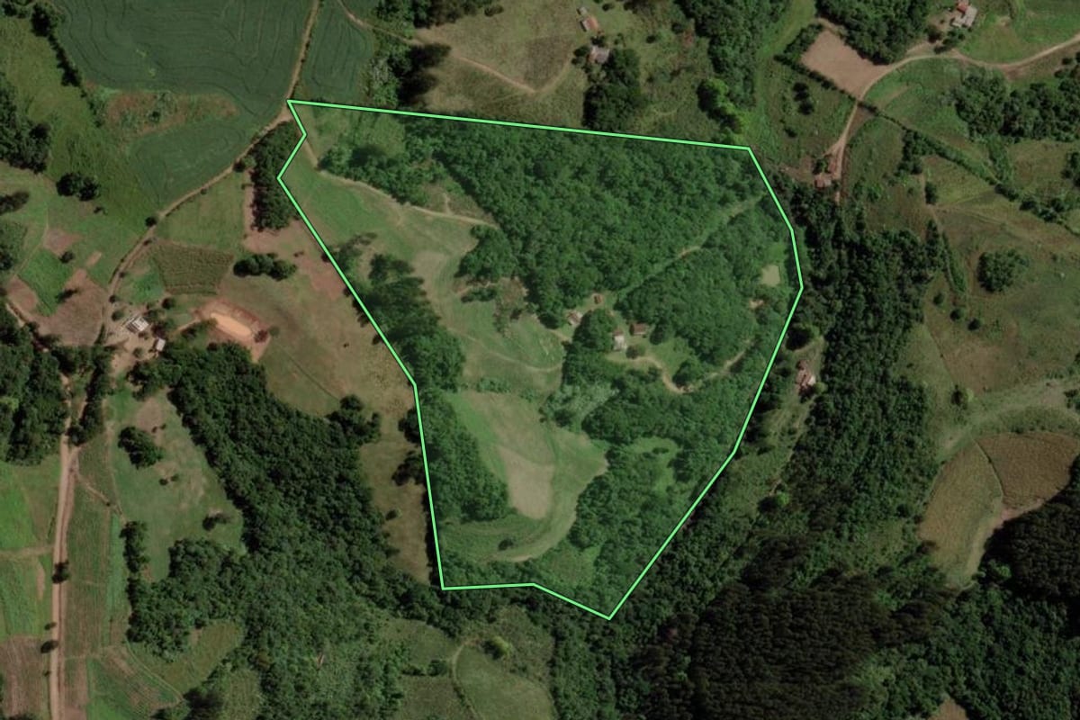 Imagem de satélite do imóvel rural em Barros Cassal (RS), com o contorno declarado no CAR desenhado por cima.