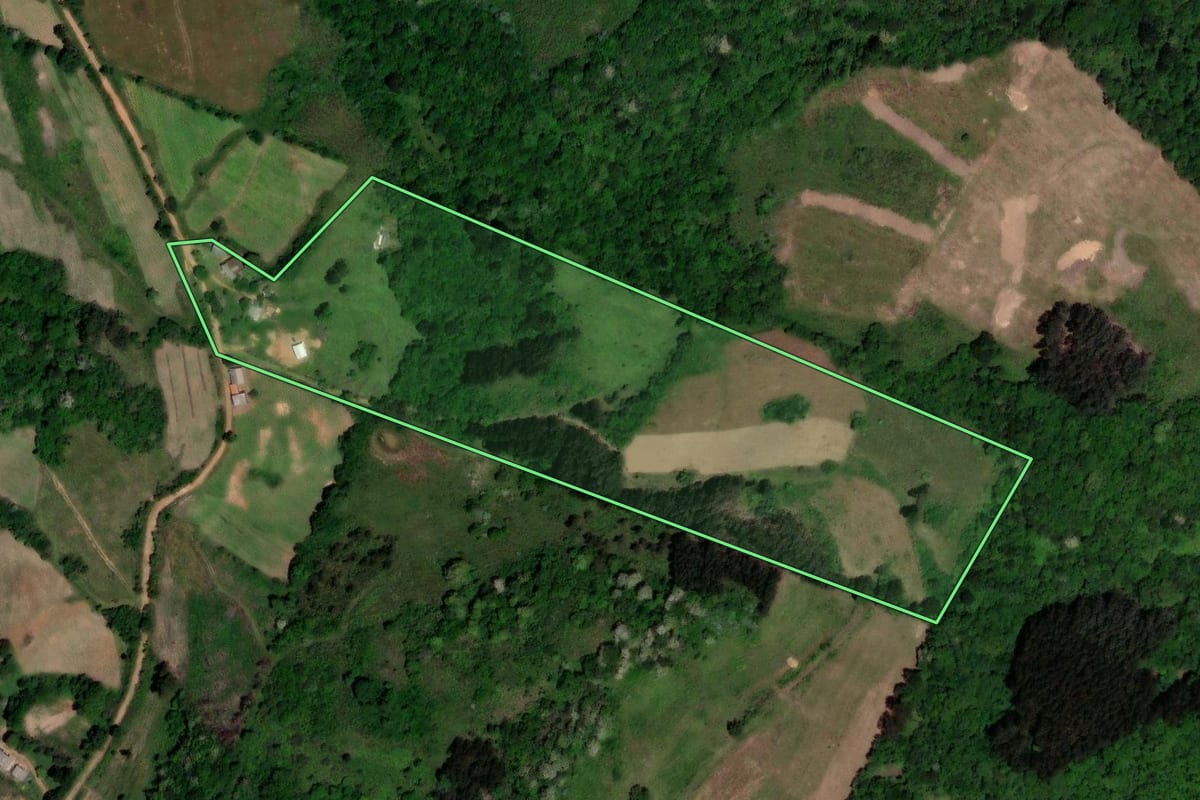 Imagem de satélite do imóvel rural em Barros Cassal (RS), com o contorno declarado no CAR desenhado por cima.