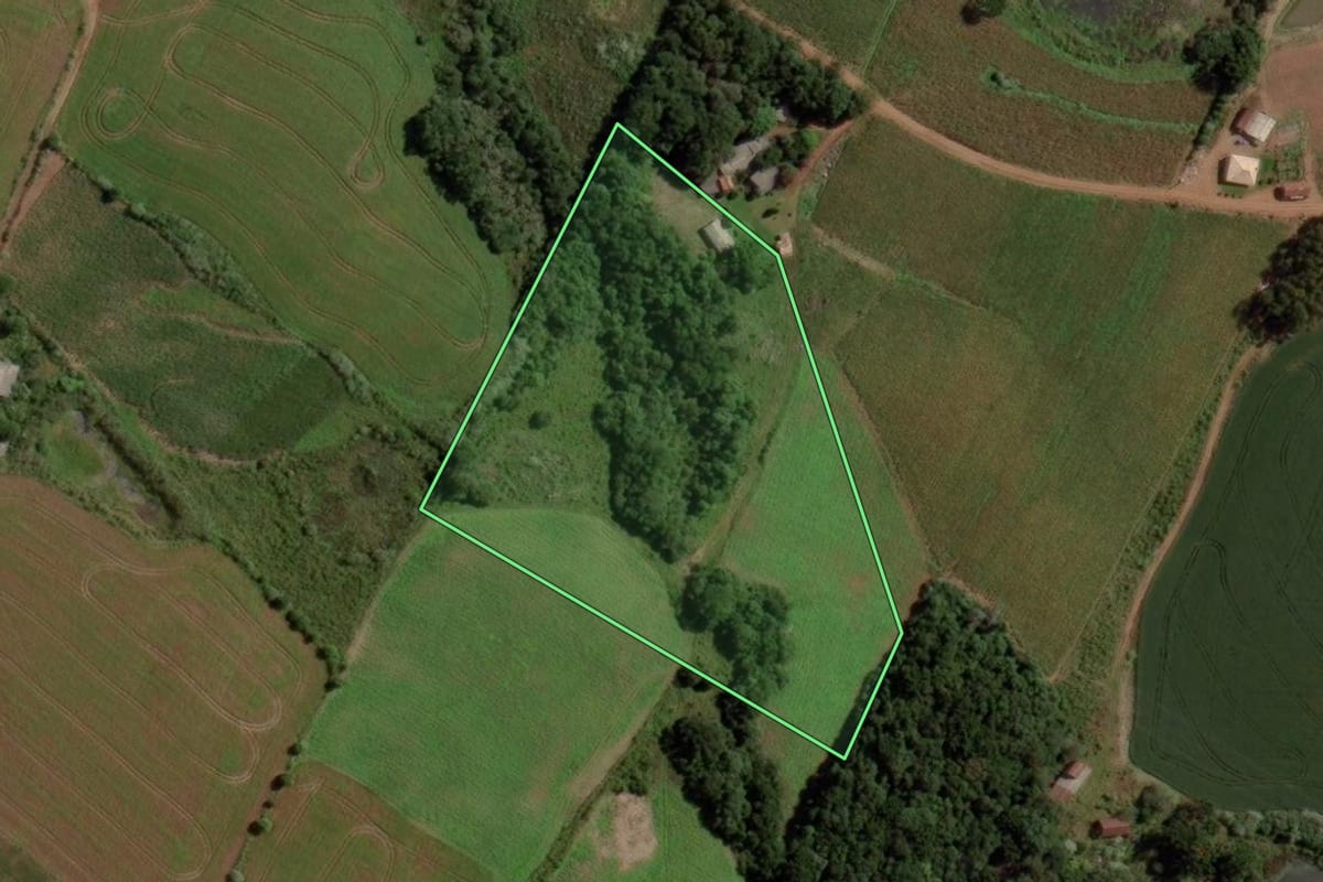 Imagem de satélite do imóvel rural em Barros Cassal (RS), com o contorno declarado no CAR desenhado por cima.