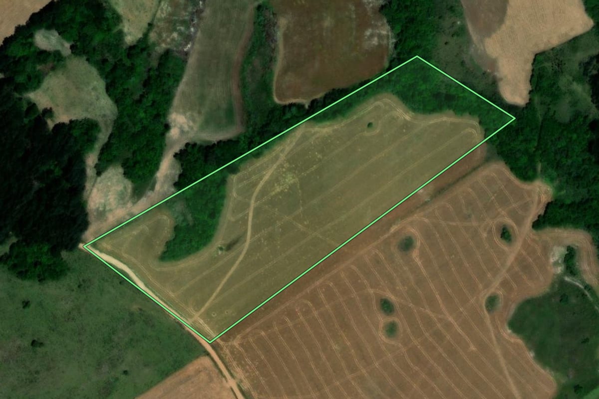 Imagem de satélite do imóvel rural em Barros Cassal (RS), com o contorno declarado no CAR desenhado por cima.