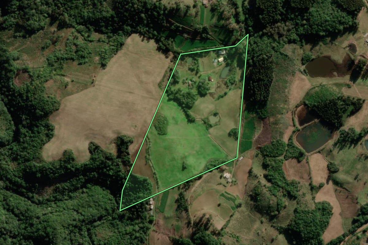 Imagem de satélite do imóvel rural em Barros Cassal (RS), com o contorno declarado no CAR desenhado por cima.