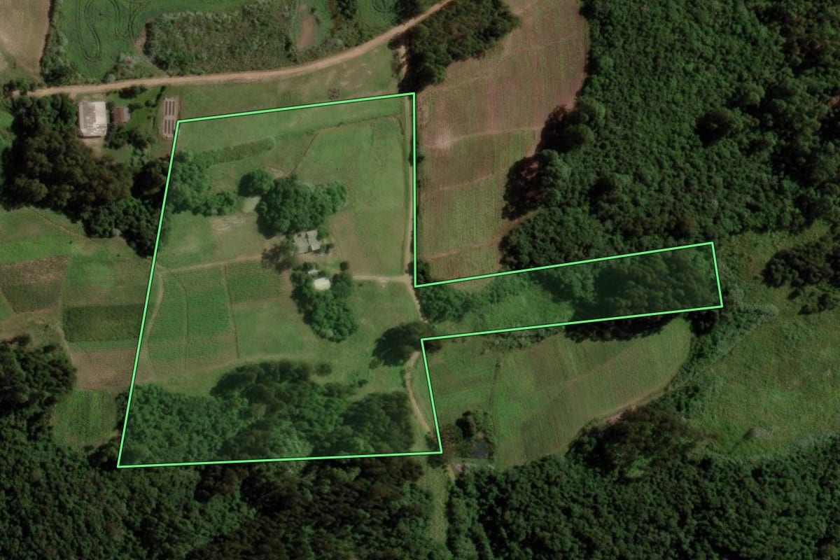 Imagem de satélite do imóvel rural em Barros Cassal (RS), com o contorno declarado no CAR desenhado por cima.
