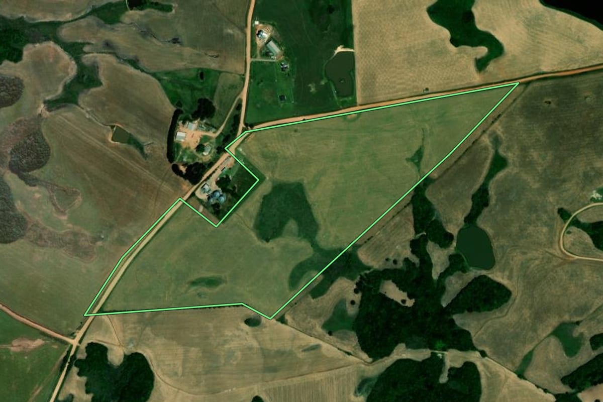 Imagem de satélite do imóvel rural em Barros Cassal (RS), com o contorno declarado no CAR desenhado por cima.