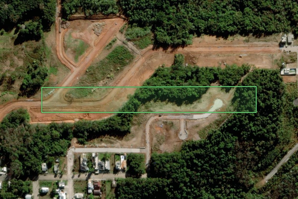 Imagem de satélite do imóvel rural em Bento Gonçalves (RS), com o contorno declarado no CAR desenhado por cima.