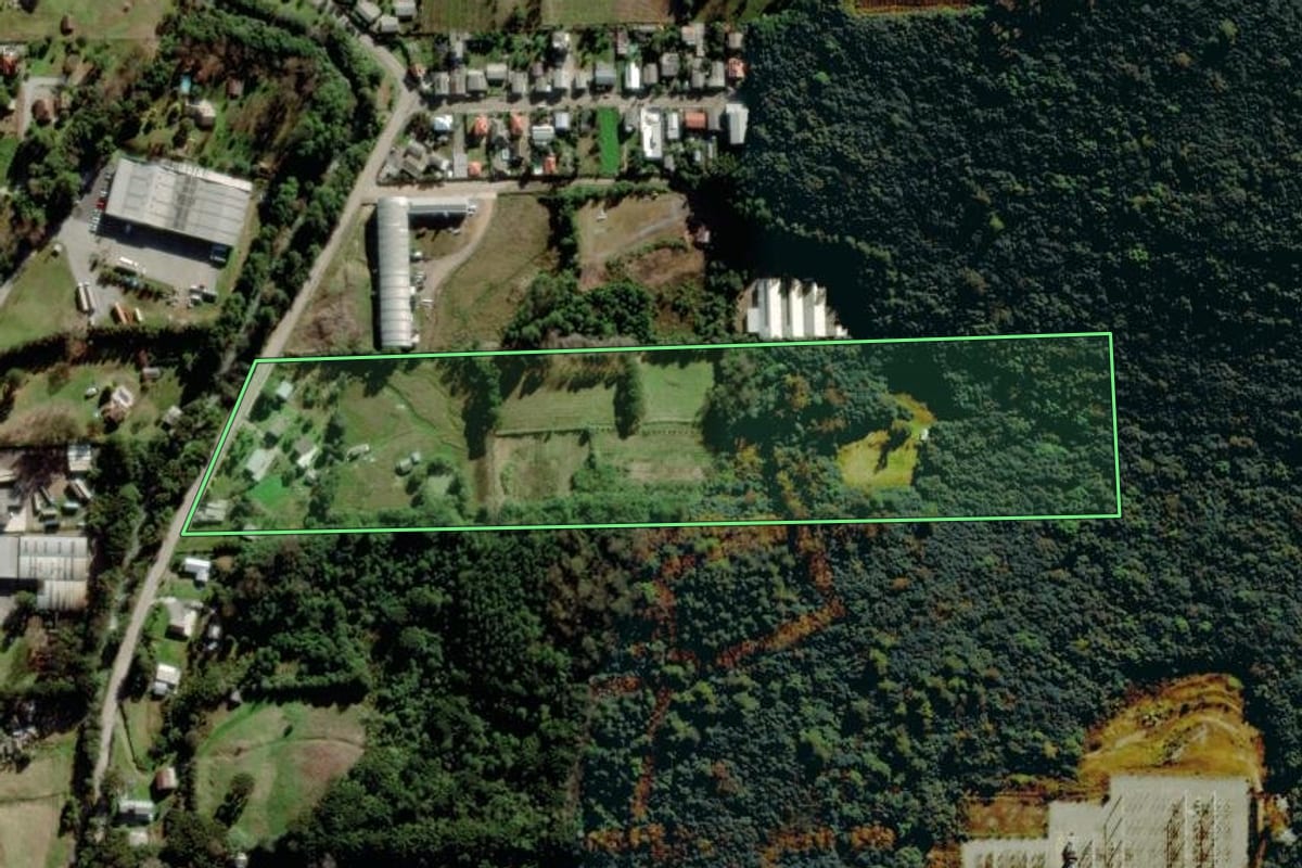 Imagem de satélite do imóvel rural em Bento Gonçalves (RS), com o contorno declarado no CAR desenhado por cima.