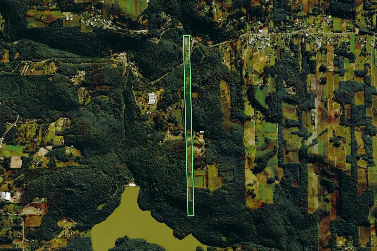 Imagem de satélite do imóvel rural em Bento Gonçalves (RS), com o contorno declarado no CAR desenhado por cima.