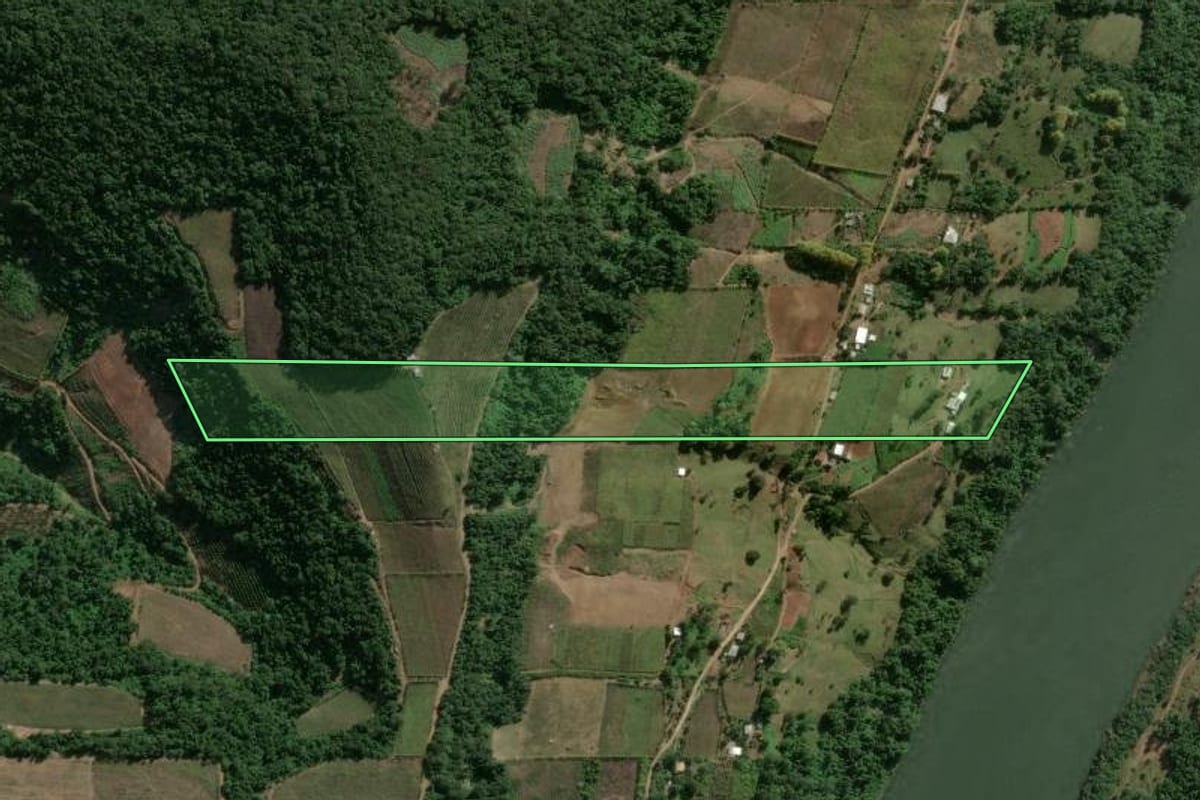 Imagem de satélite do imóvel rural em Bento Gonçalves (RS), com o contorno declarado no CAR desenhado por cima.