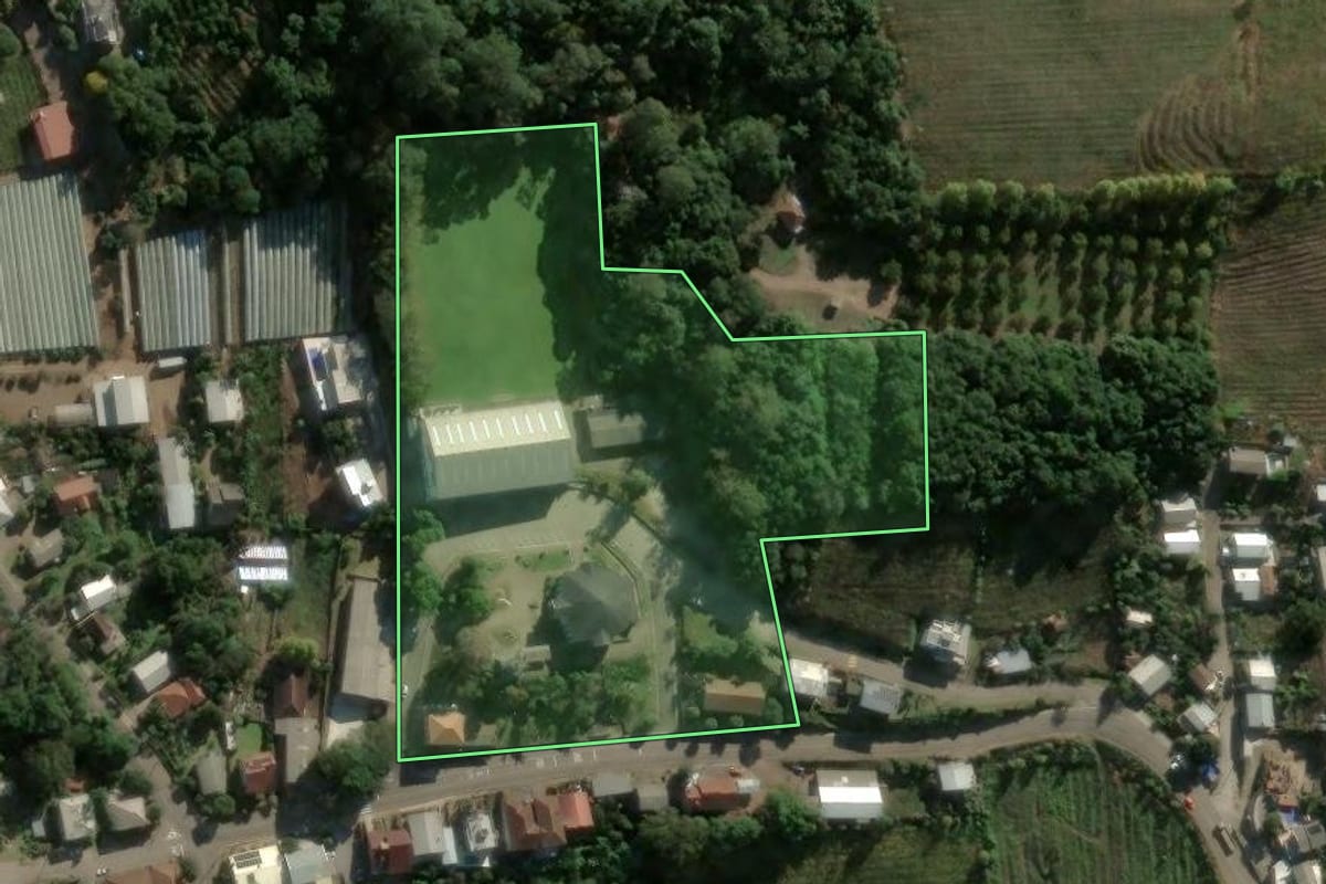 Imagem de satélite do imóvel rural em Bento Gonçalves (RS), com o contorno declarado no CAR desenhado por cima.