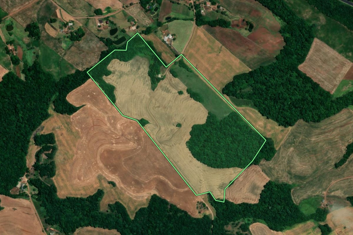 Imagem de satélite do imóvel rural em Boa Vista do Buricá (RS), com o contorno declarado no CAR desenhado por cima.