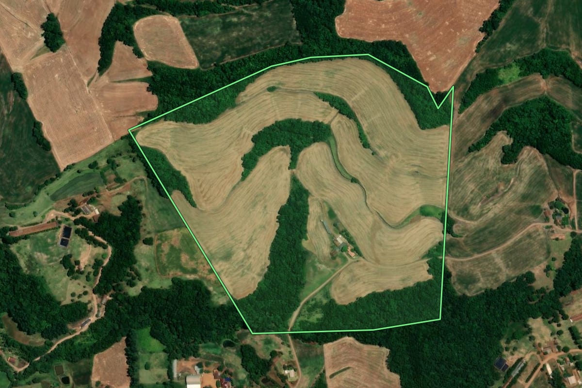 Imagem de satélite do imóvel rural em Boa Vista do Buricá (RS), com o contorno declarado no CAR desenhado por cima.
