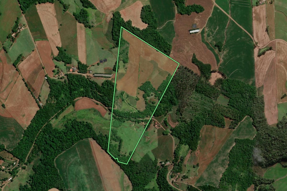 Imagem de satélite do imóvel rural em Boa Vista do Buricá (RS), com o contorno declarado no CAR desenhado por cima.