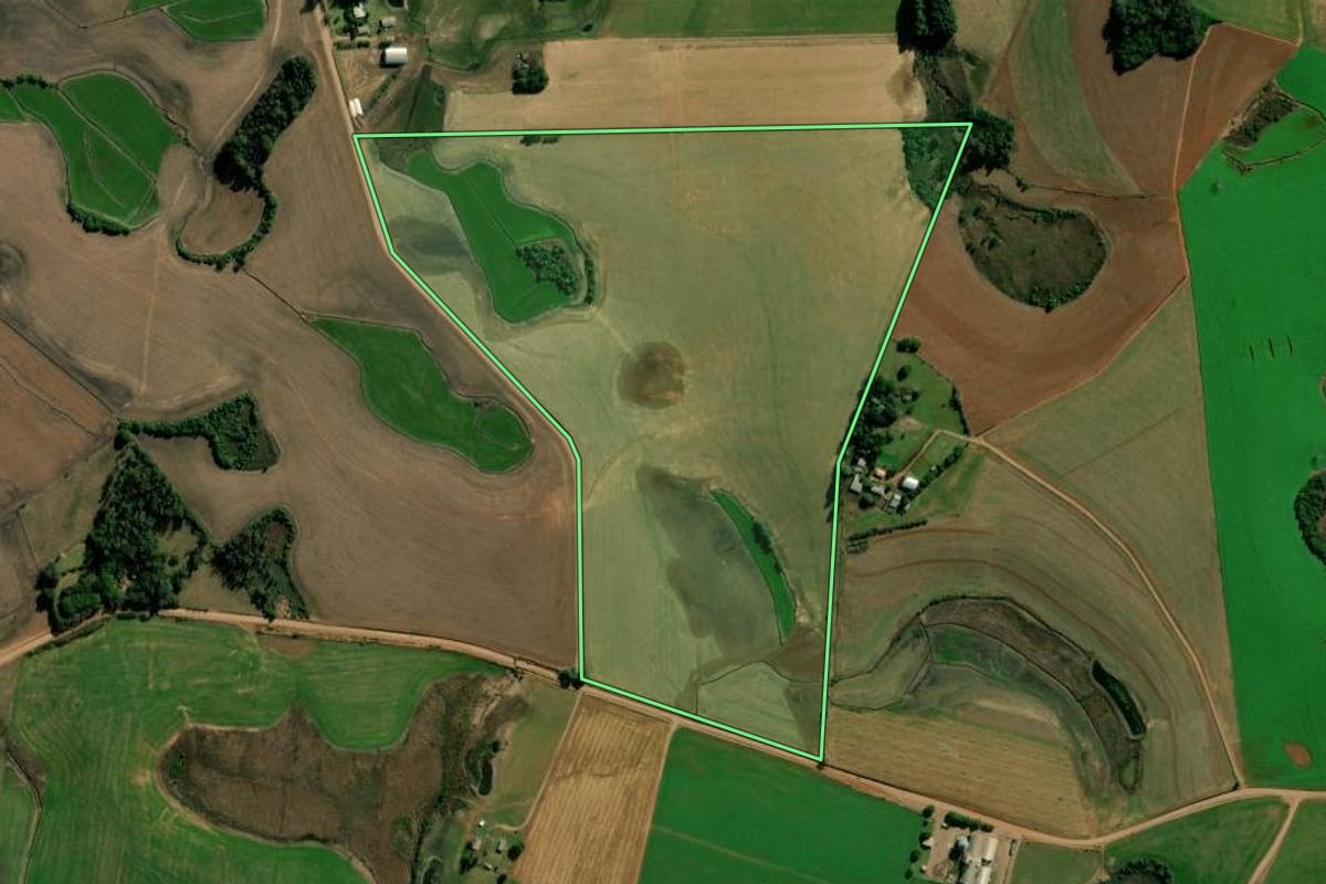 Imagem de satélite do imóvel rural em Boa Vista do Cadeado (RS), com o contorno declarado no CAR desenhado por cima.