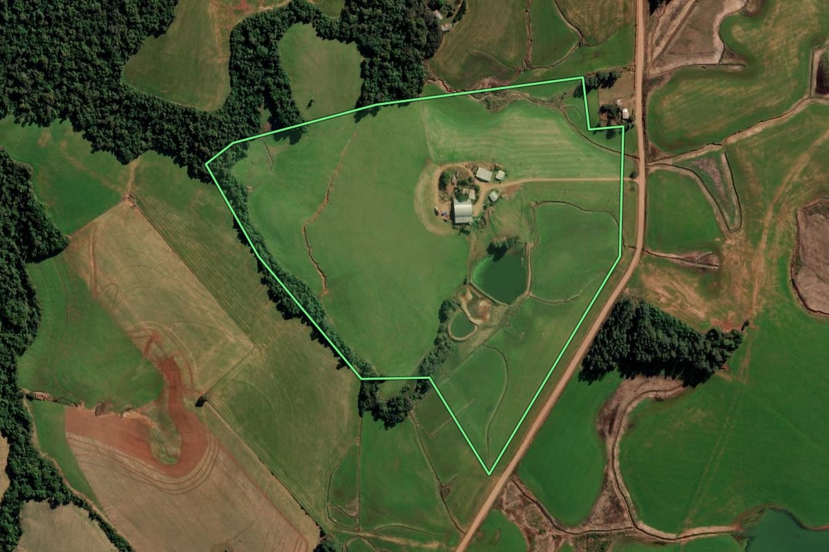 Imagem de satélite do imóvel rural em Boa Vista do Cadeado (RS), com o contorno declarado no CAR desenhado por cima.