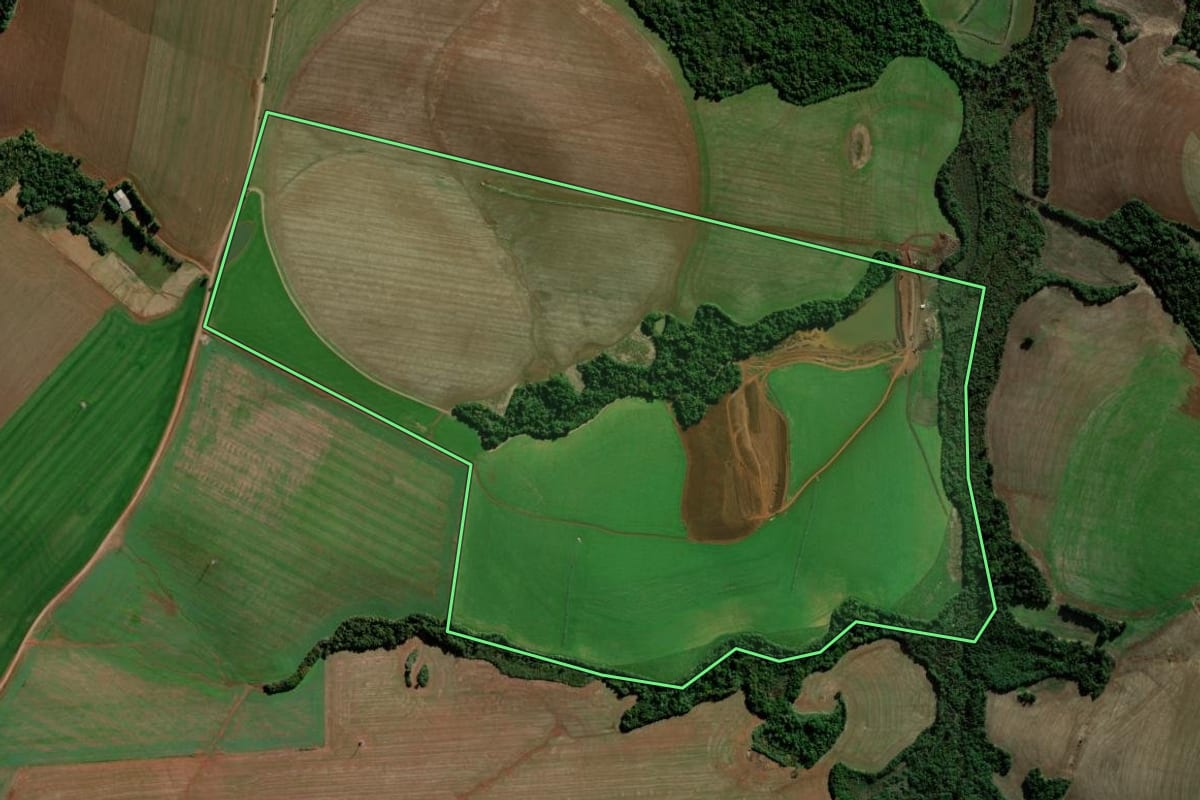 Imagem de satélite do imóvel rural em Boa Vista do Cadeado (RS), com o contorno declarado no CAR desenhado por cima.