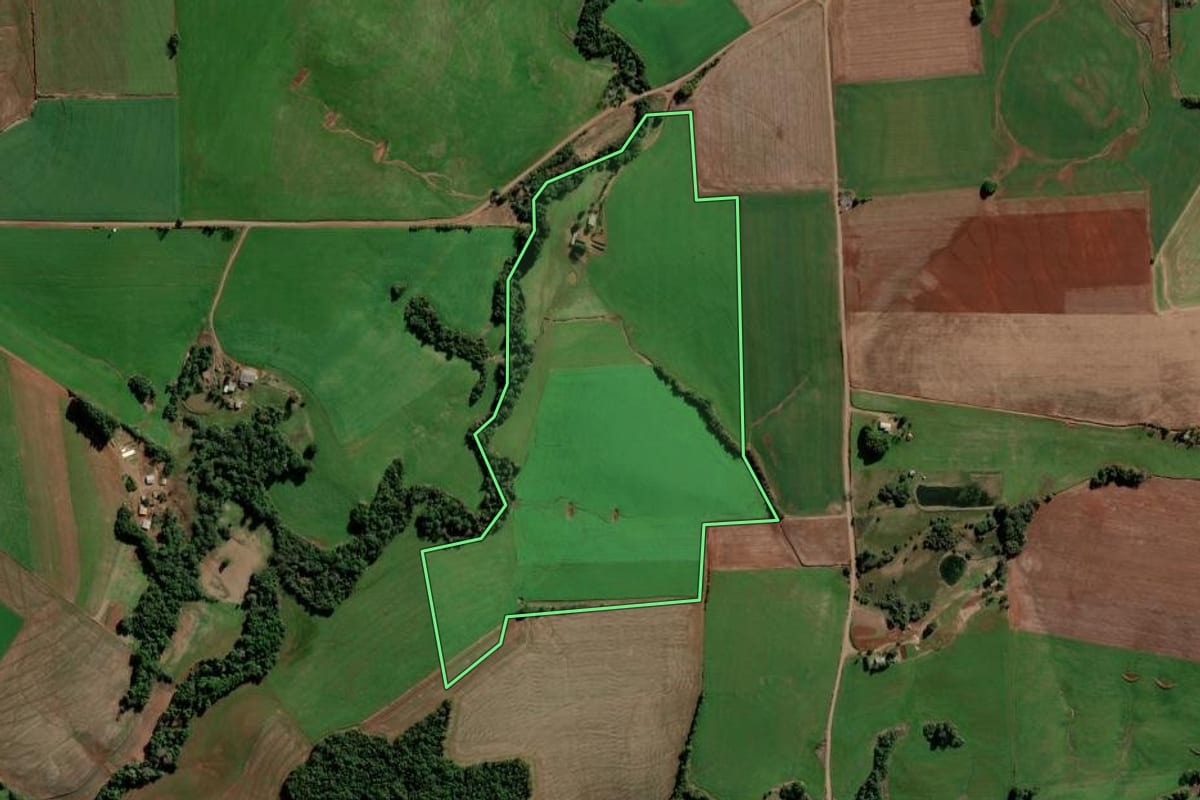 Imagem de satélite do imóvel rural em Boa Vista do Cadeado (RS), com o contorno declarado no CAR desenhado por cima.