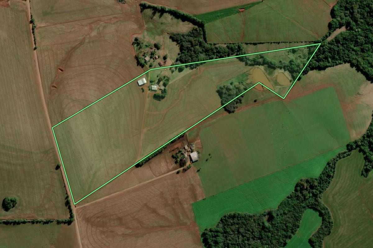 Imagem de satélite do imóvel rural em Boa Vista do Cadeado (RS), com o contorno declarado no CAR desenhado por cima.
