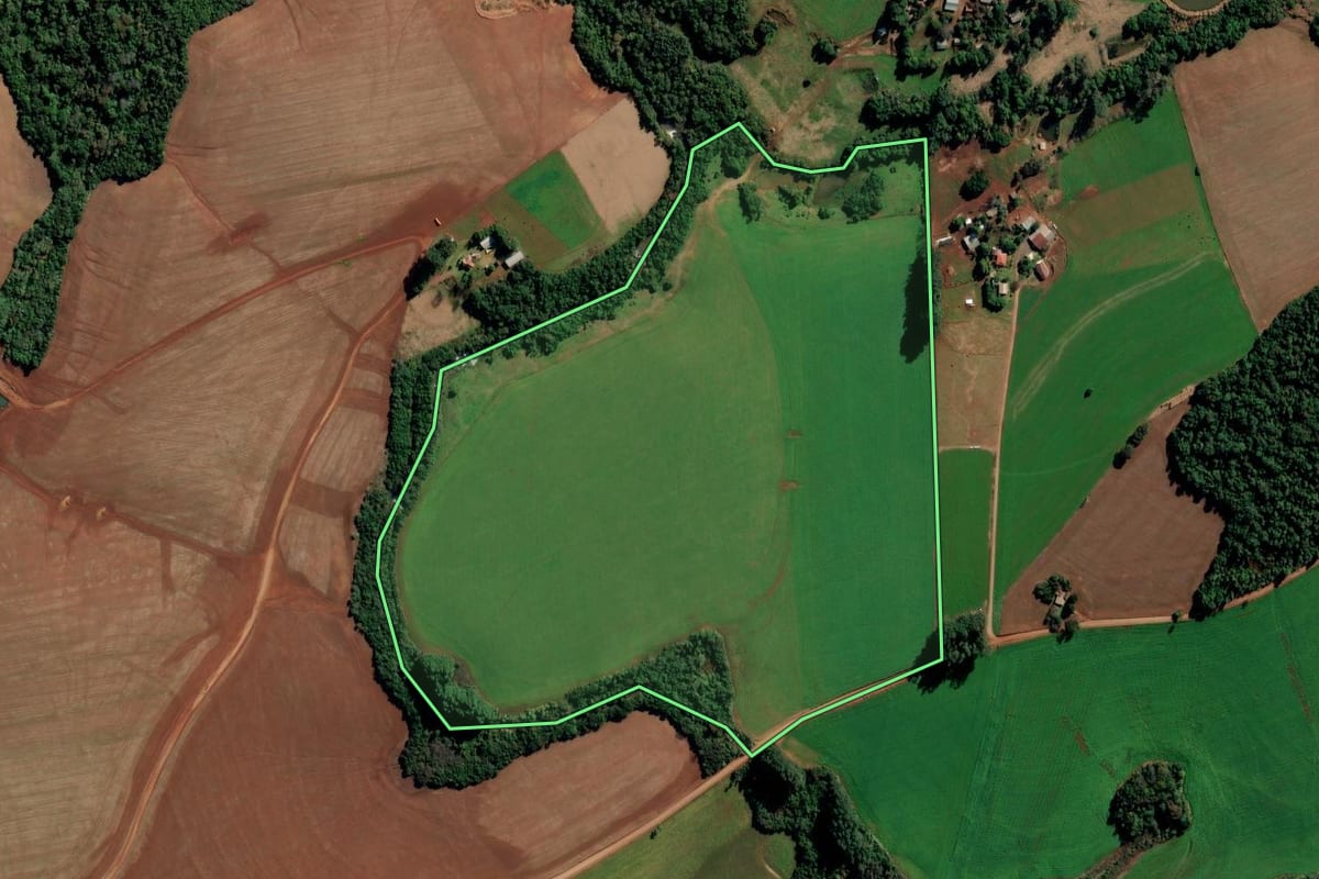 Imagem de satélite do imóvel rural em Boa Vista do Cadeado (RS), com o contorno declarado no CAR desenhado por cima.