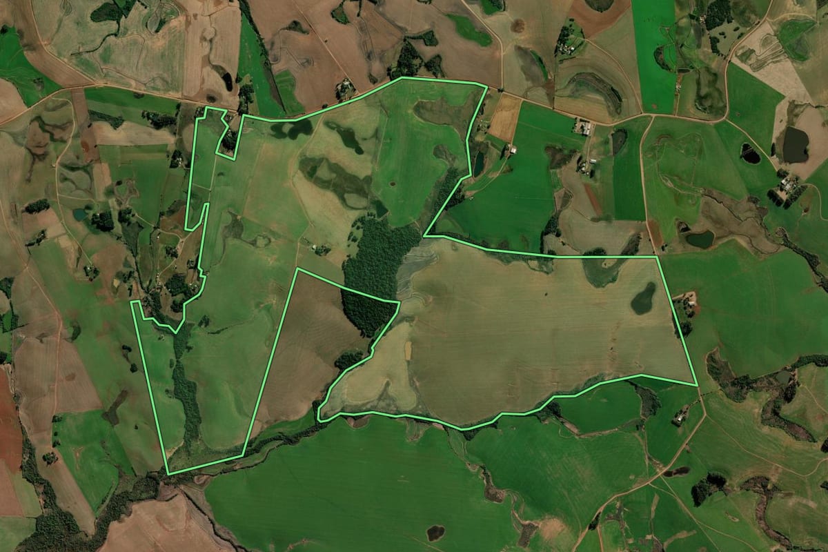 Imagem de satélite do imóvel rural em Boa Vista do Cadeado (RS), com o contorno declarado no CAR desenhado por cima.