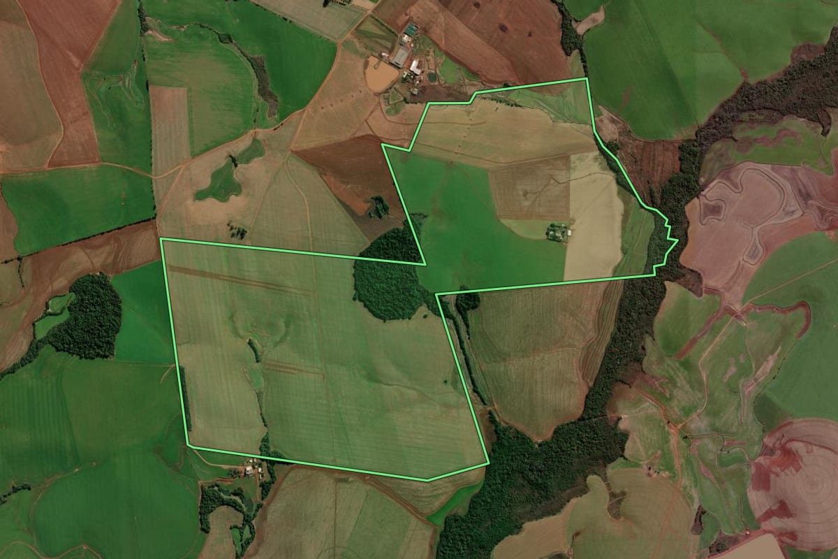 Imagem de satélite do imóvel rural em Boa Vista do Cadeado (RS), com o contorno declarado no CAR desenhado por cima.