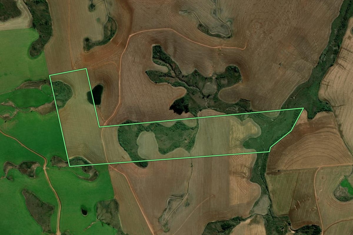 Imagem de satélite do imóvel rural em Boa Vista do Cadeado (RS), com o contorno declarado no CAR desenhado por cima.