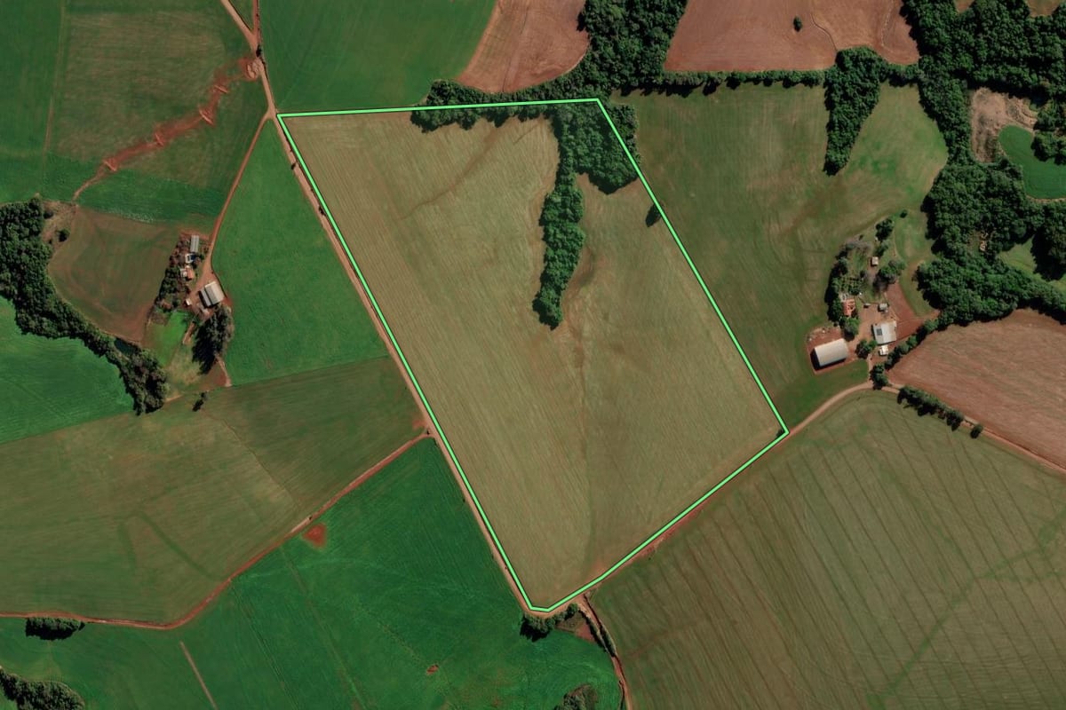 Imagem de satélite do imóvel rural em Boa Vista do Cadeado (RS), com o contorno declarado no CAR desenhado por cima.